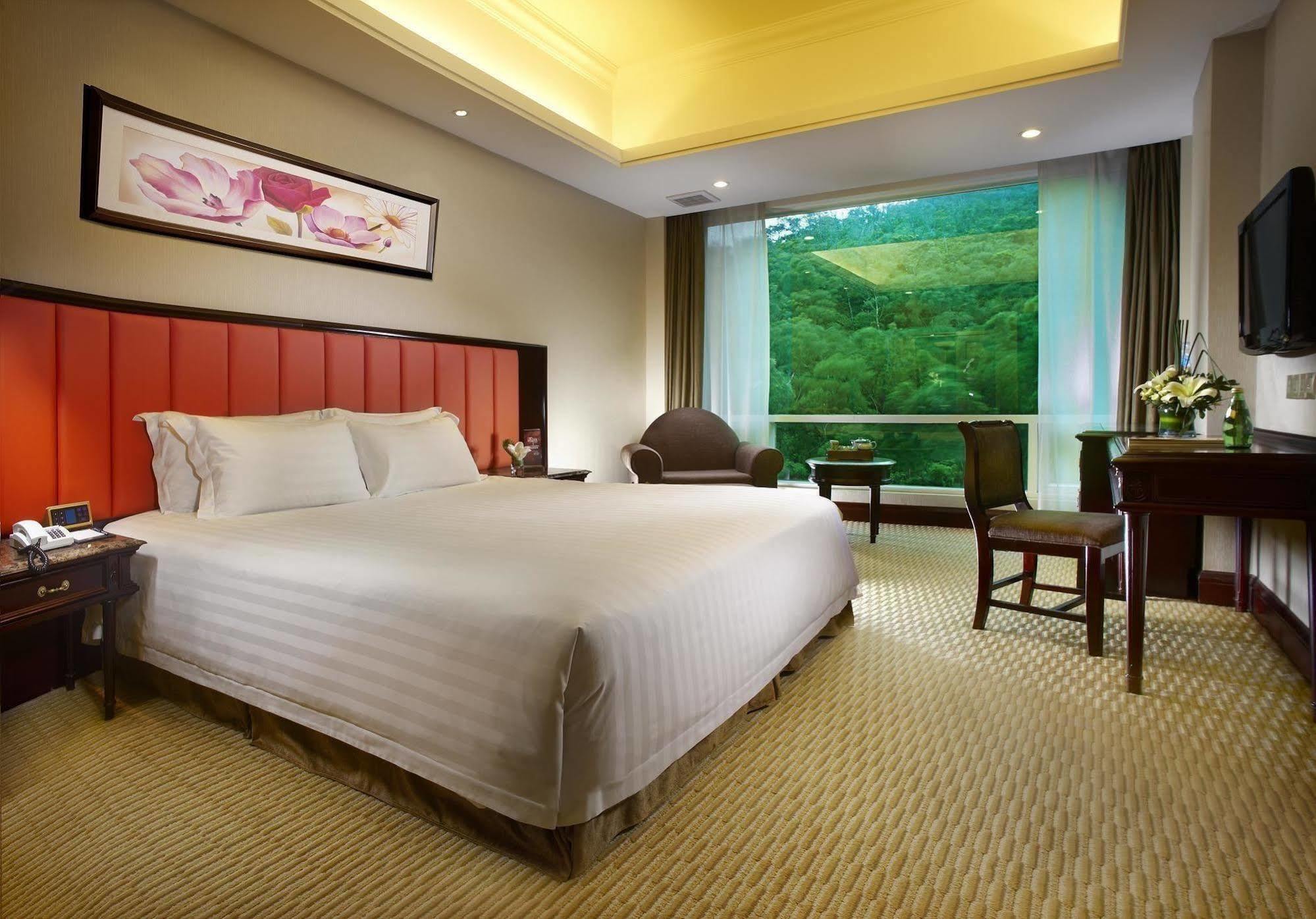 Grand Bay Hotel Zhuhai Bagian luar foto
