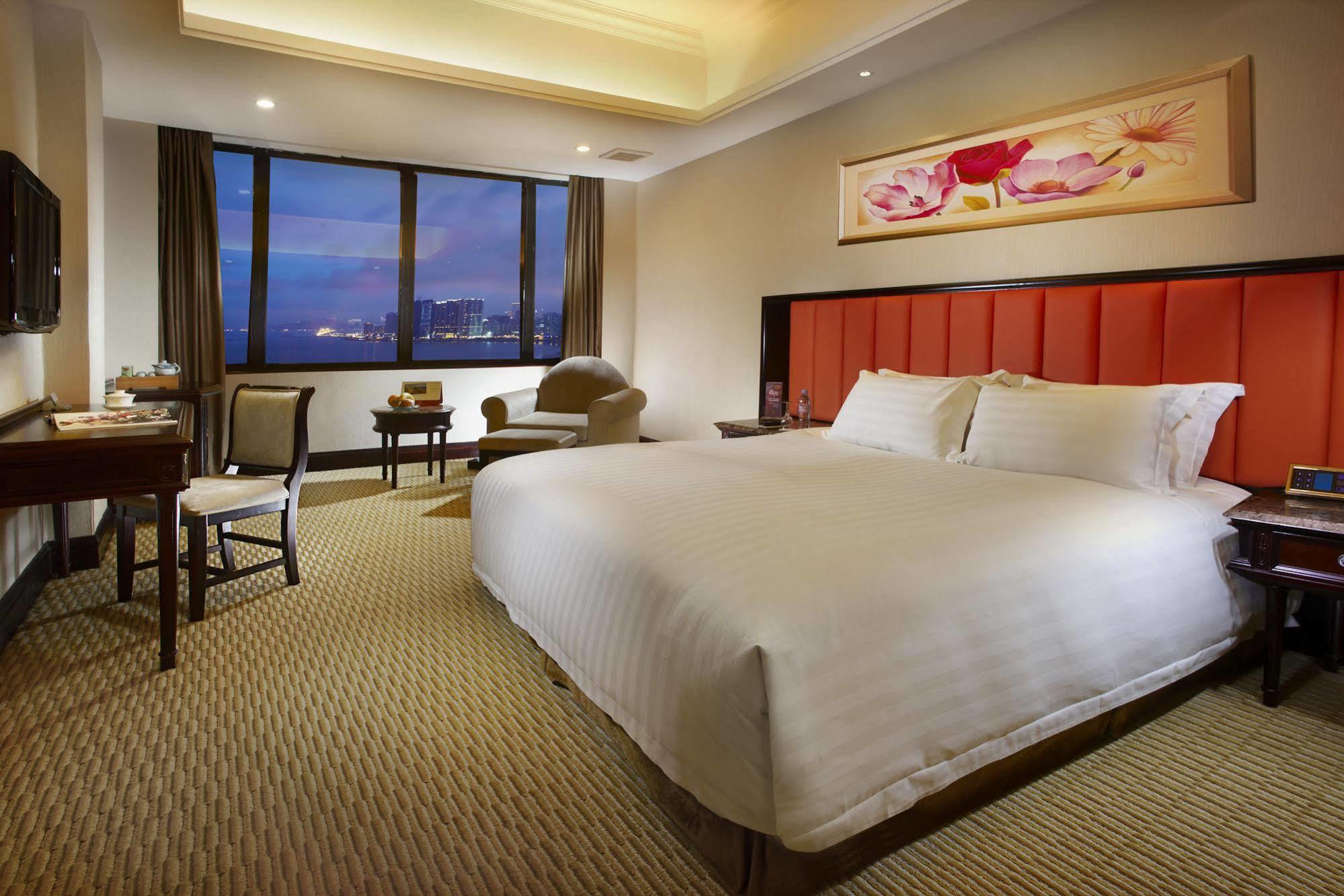 Grand Bay Hotel Zhuhai Bagian luar foto